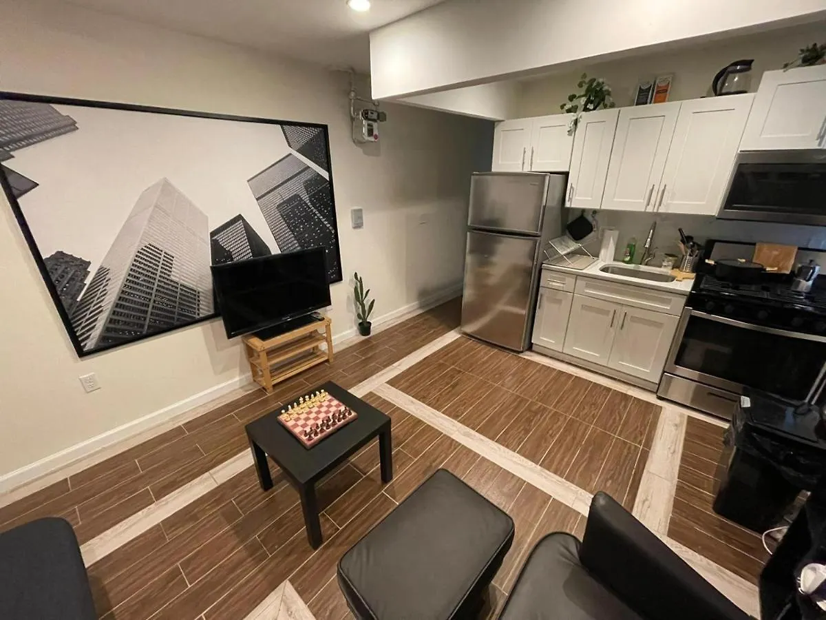 Accommodatie bij particulieren Elegant Private Room Close To Manhattan! - Room Is In A 2 Bedrooms Apartament And First Floor With Free Street Parking New York
